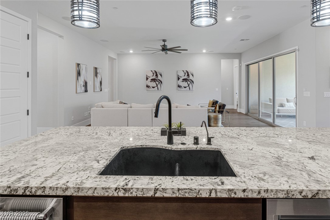 10065 Auburn Rose Avenue