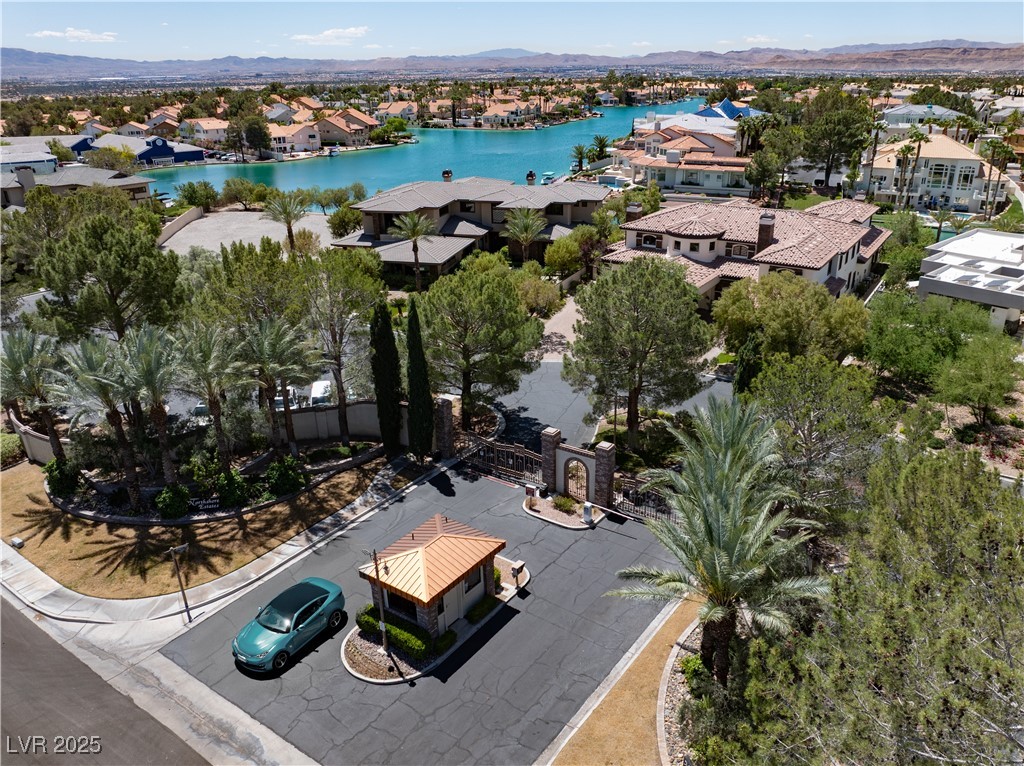8725 Newport Isle Court