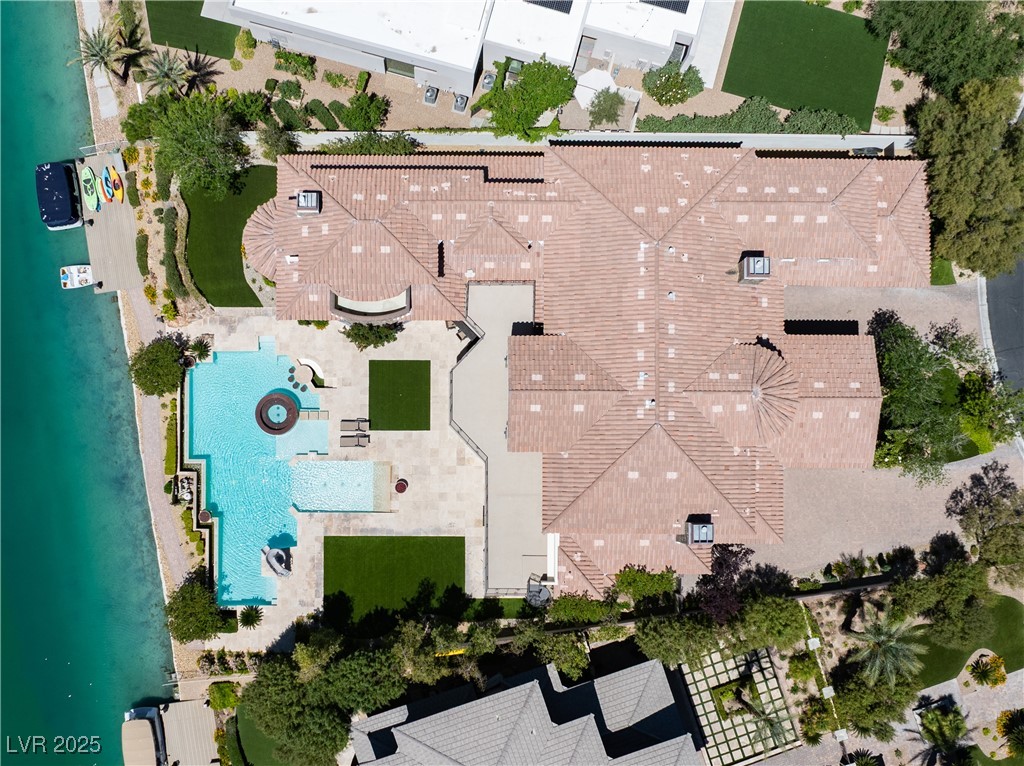 8725 Newport Isle Court
