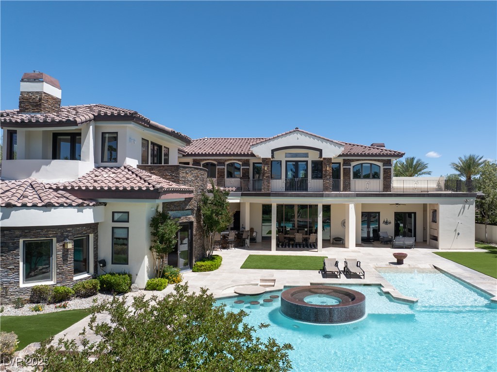 8725 Newport Isle Court
