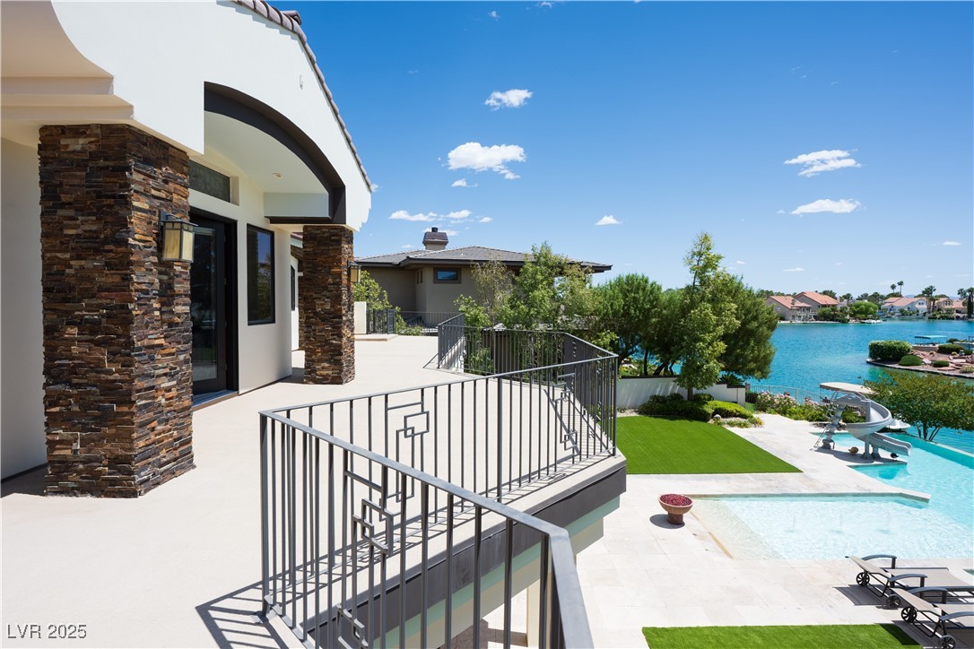 8725 Newport Isle Court