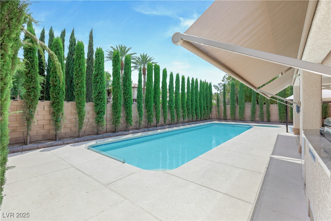 5405 San Bellasera Court