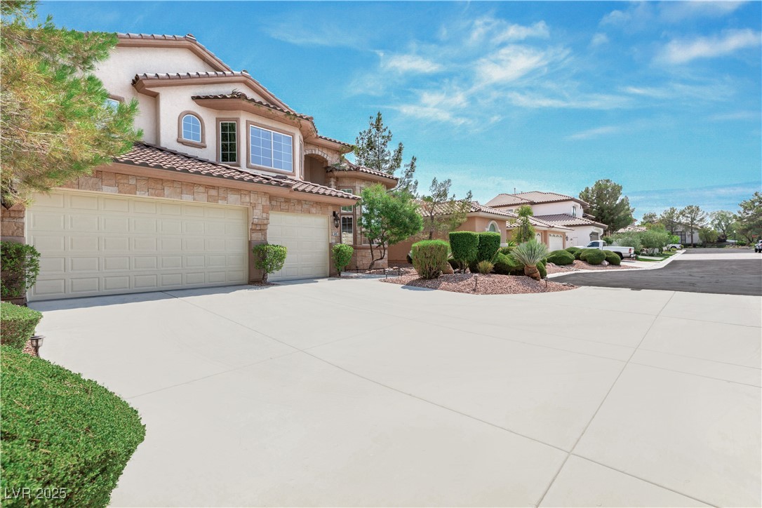 5405 San Bellasera Court