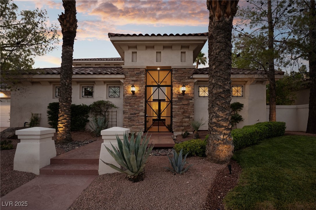 8712 Mesa Canogo Drive