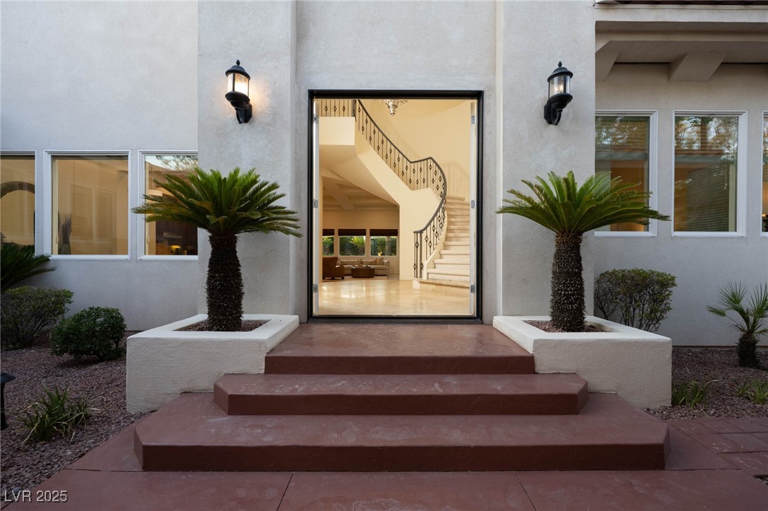 8712 Mesa Canogo Drive