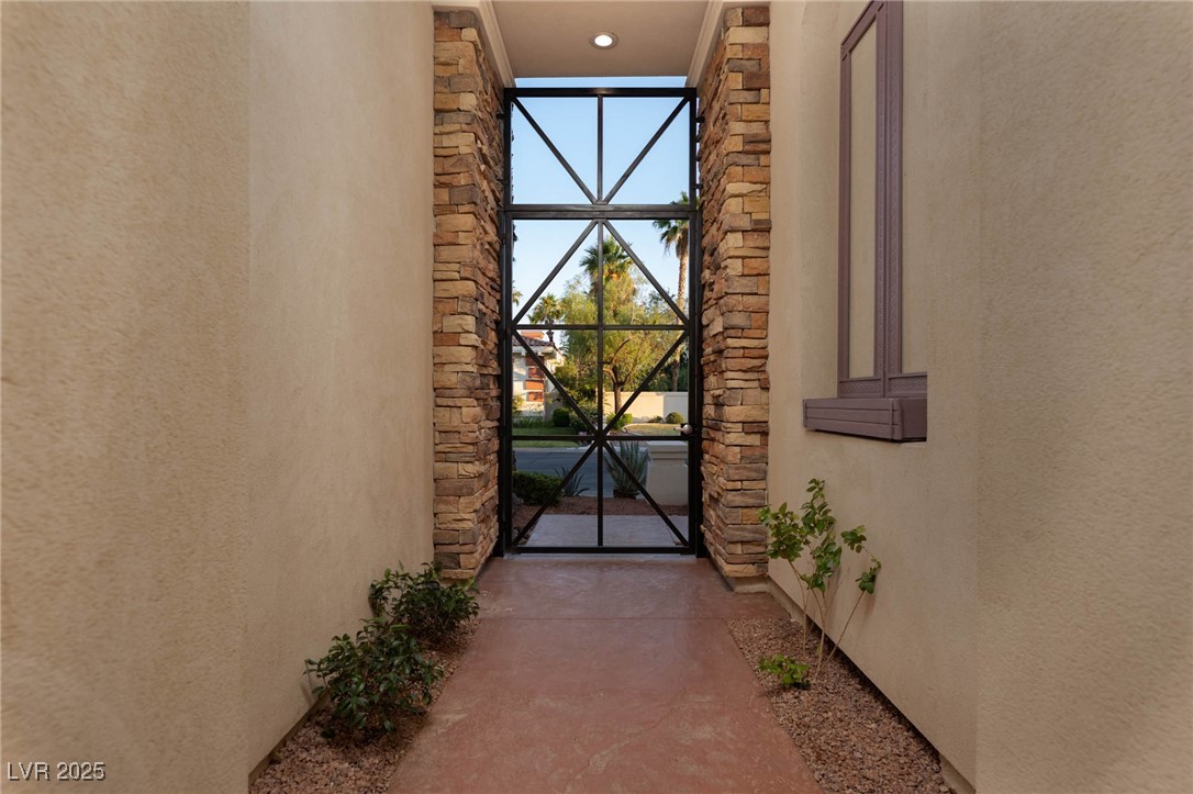 8712 Mesa Canogo Drive