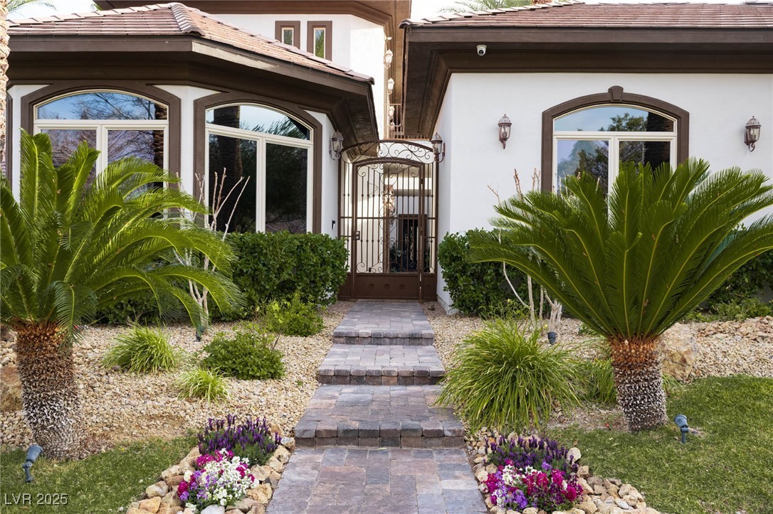 9325 Canyon Classic Drive