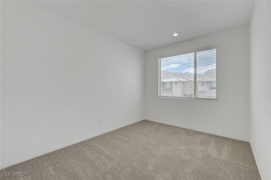 1586 Crested Eagle Street