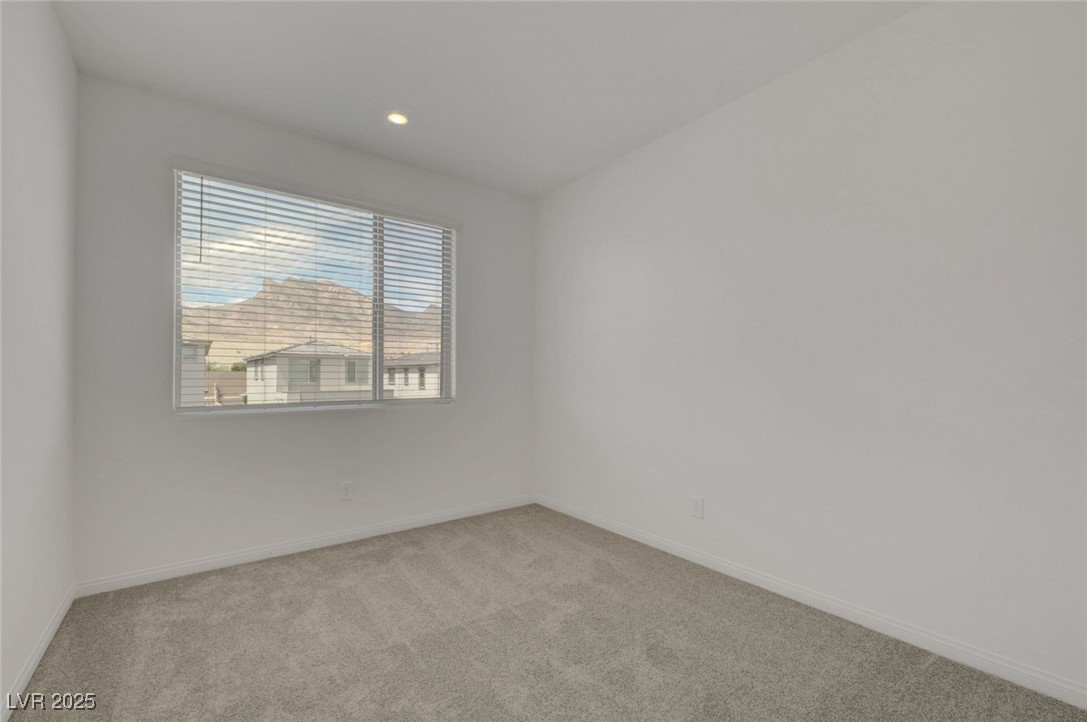 1586 Crested Eagle Street