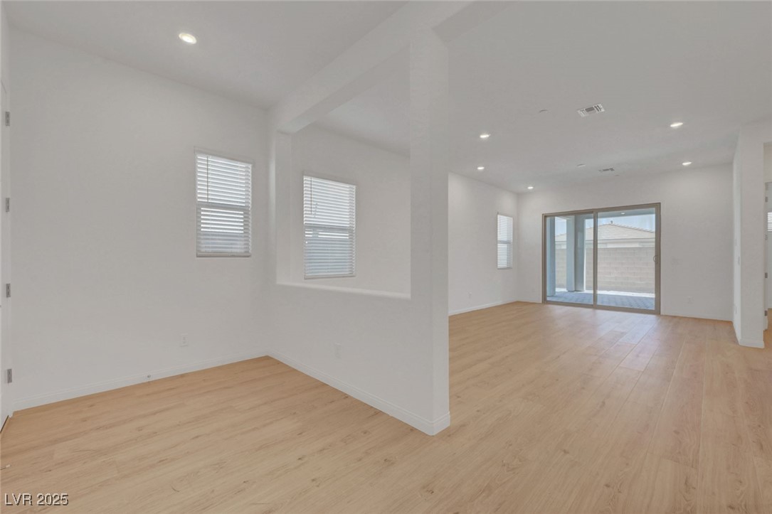 1586 Crested Eagle Street