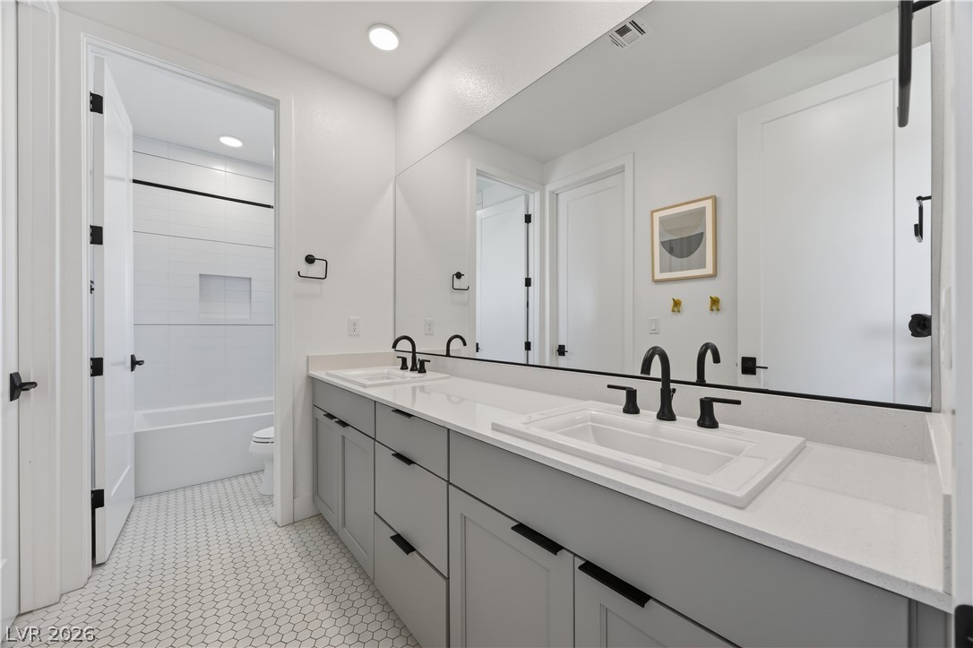 12637 Penfield Avenue