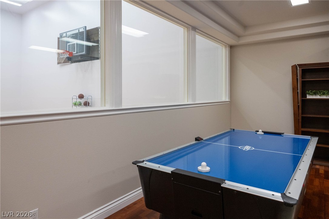 7440 Oak Grove Avenue