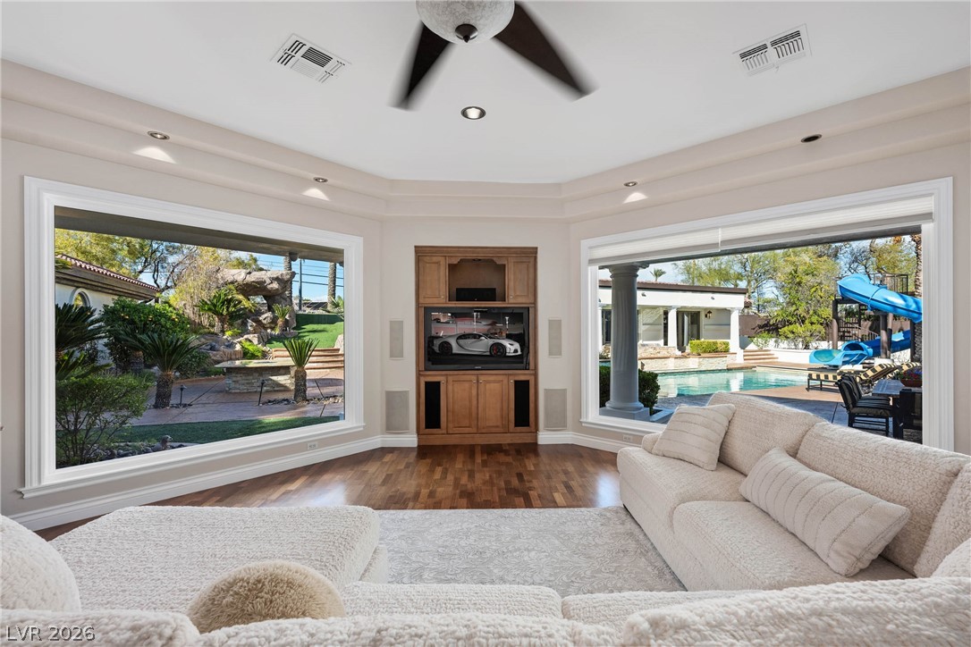 7440 Oak Grove Avenue