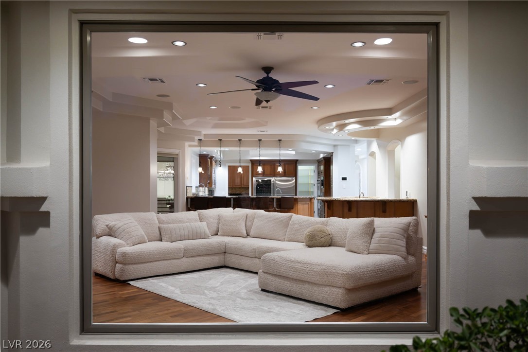 7440 Oak Grove Avenue