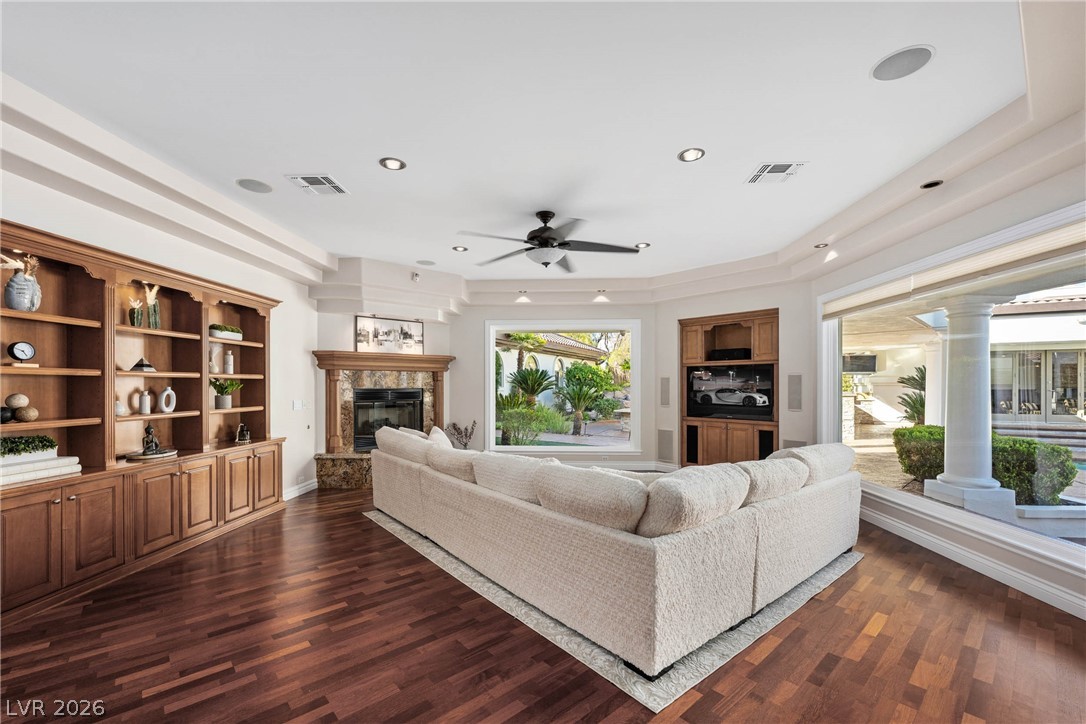 7440 Oak Grove Avenue