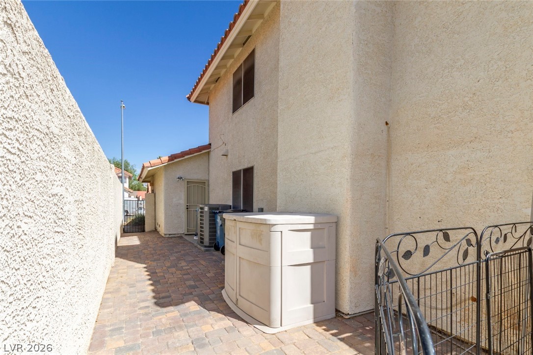 5525 Red Bluff Drive