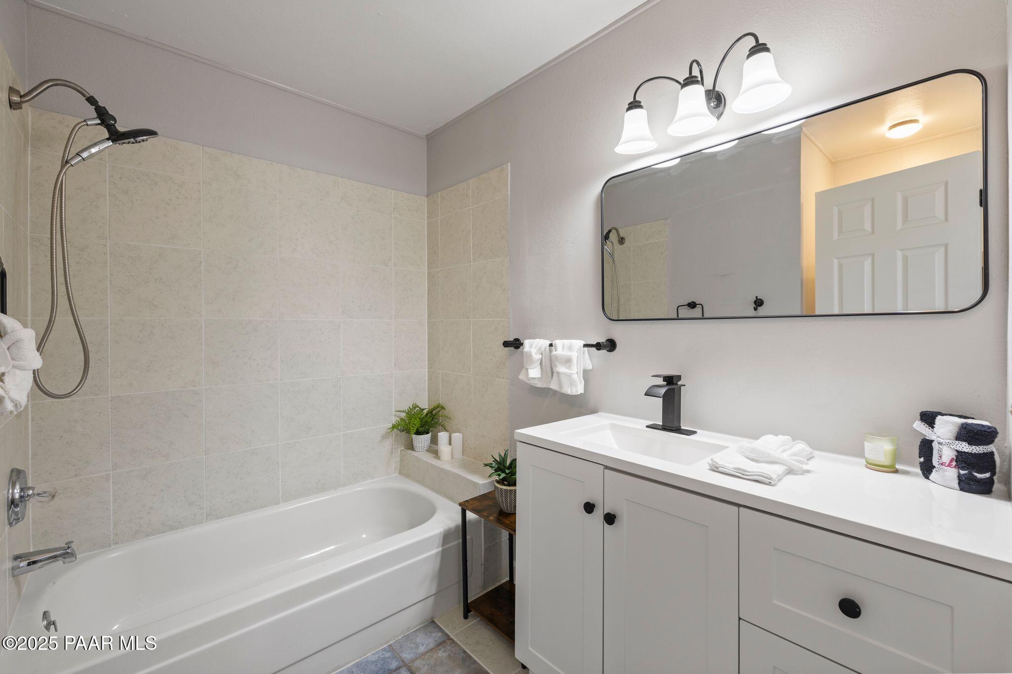 6060 E Copper Hill Drive