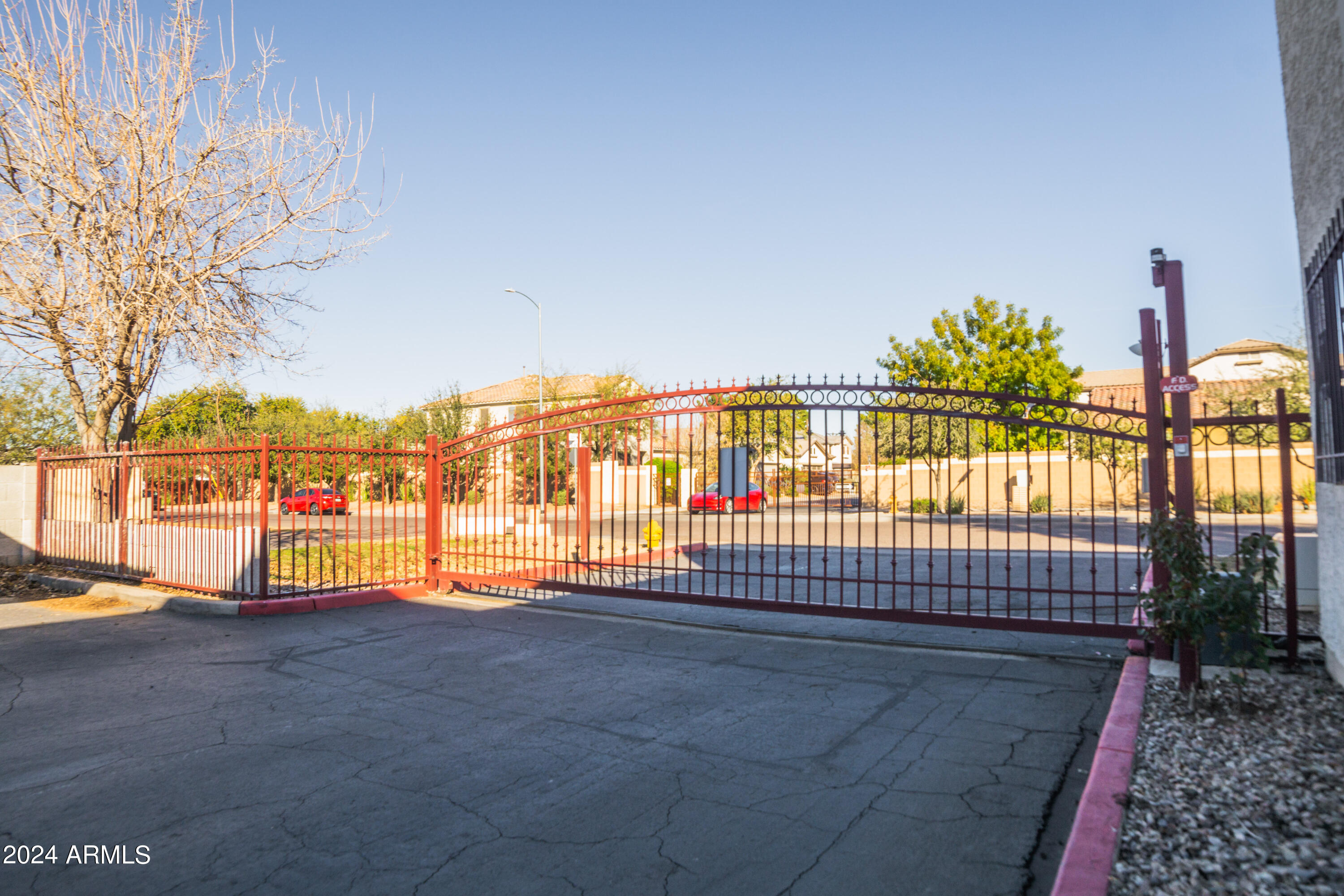 3301 E EARLL Drive, 128