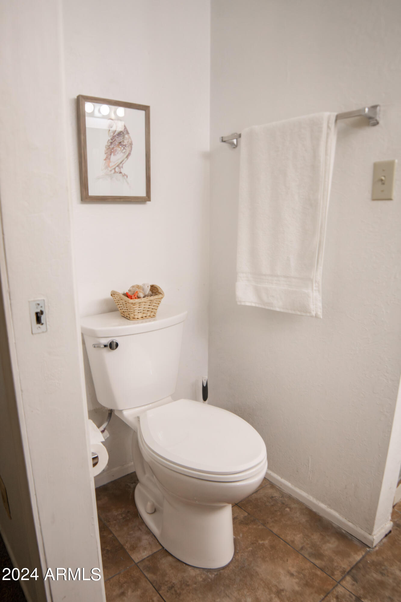 3301 E EARLL Drive, 128