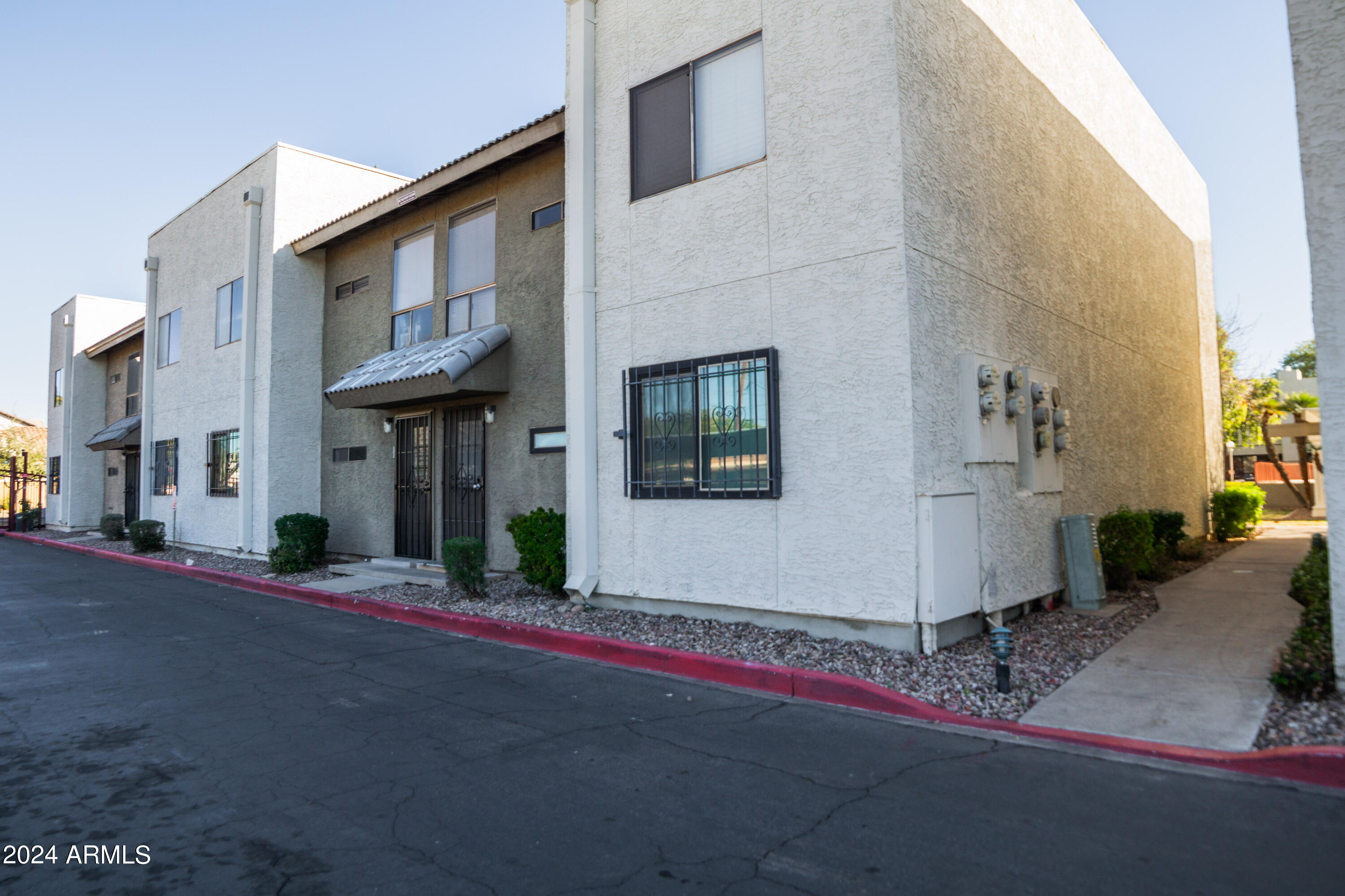 3301 E EARLL Drive, 128