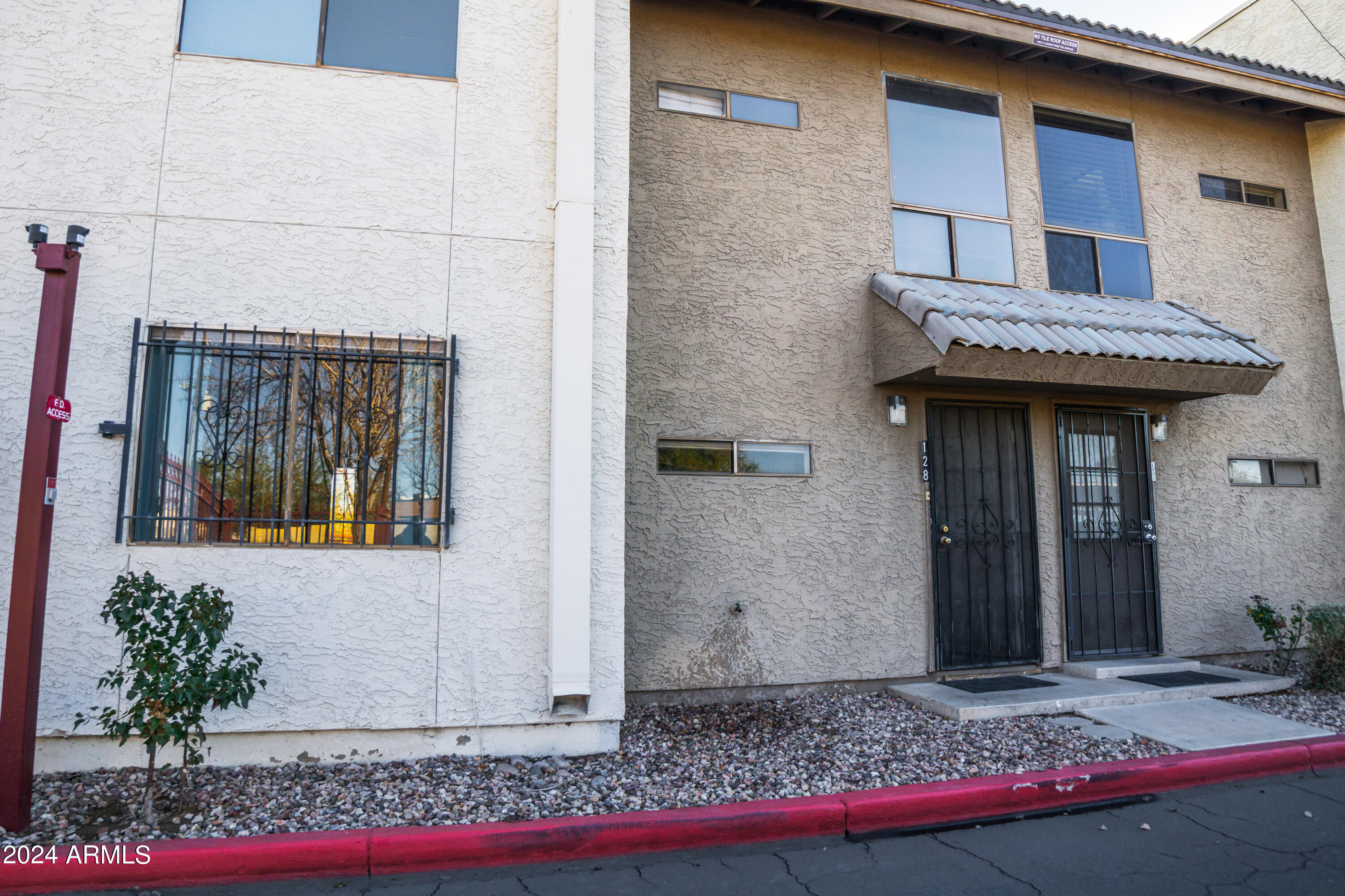 3301 E EARLL Drive, 128