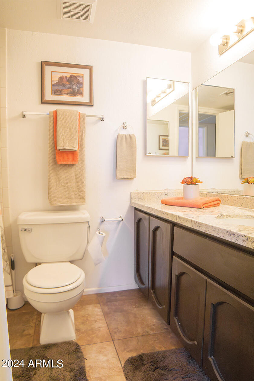 3301 E EARLL Drive, 128