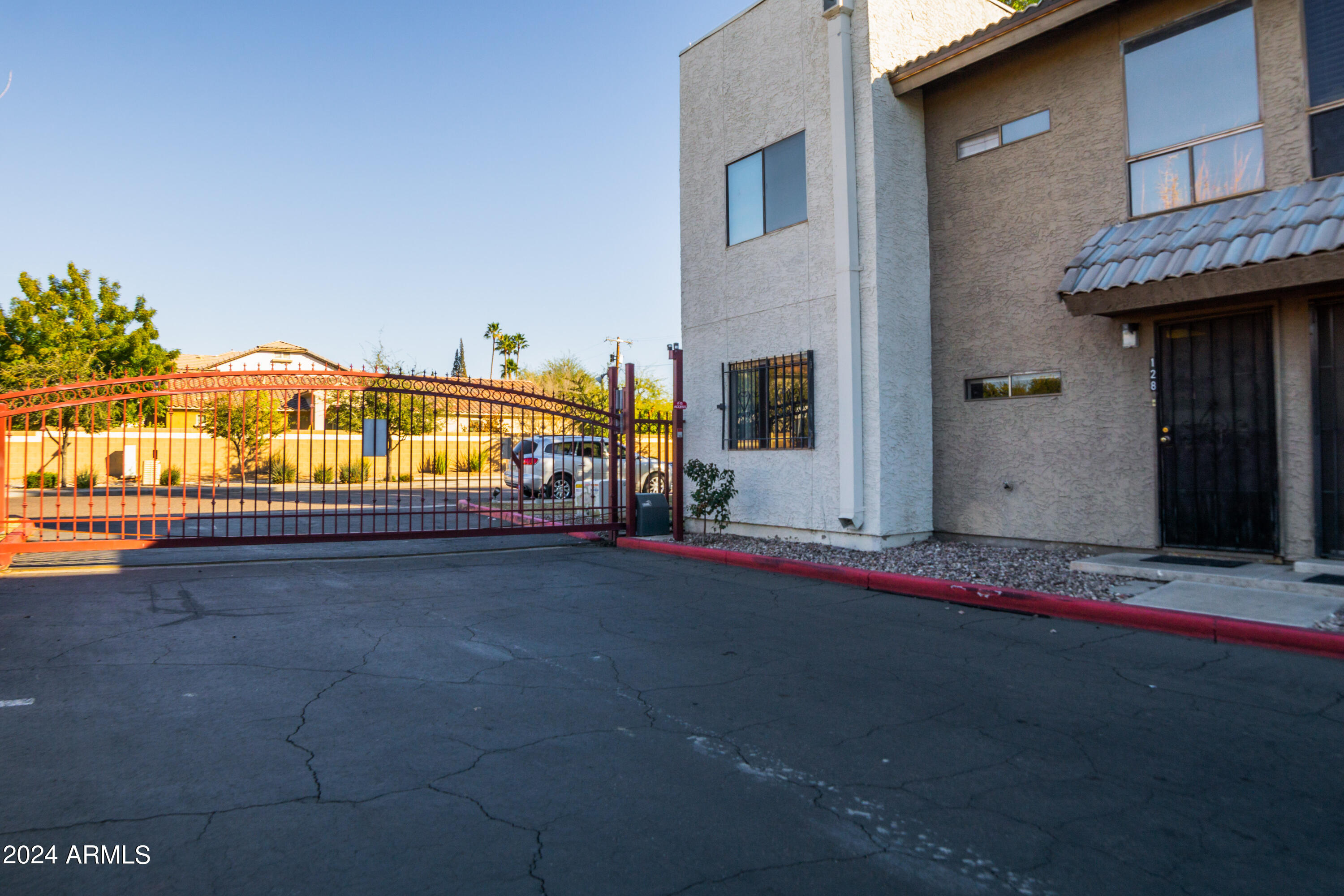 3301 E EARLL Drive, 128