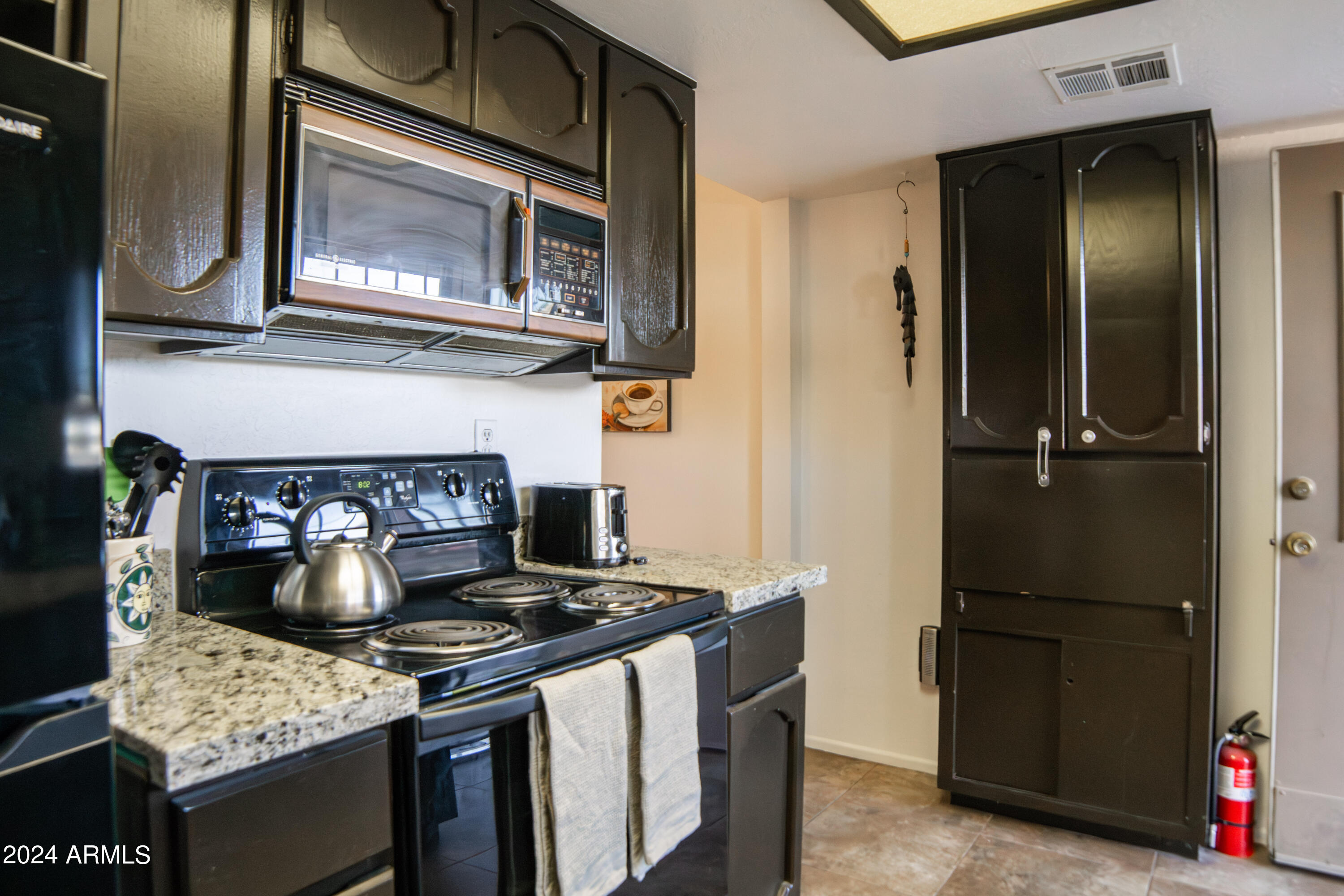 3301 E EARLL Drive, 128