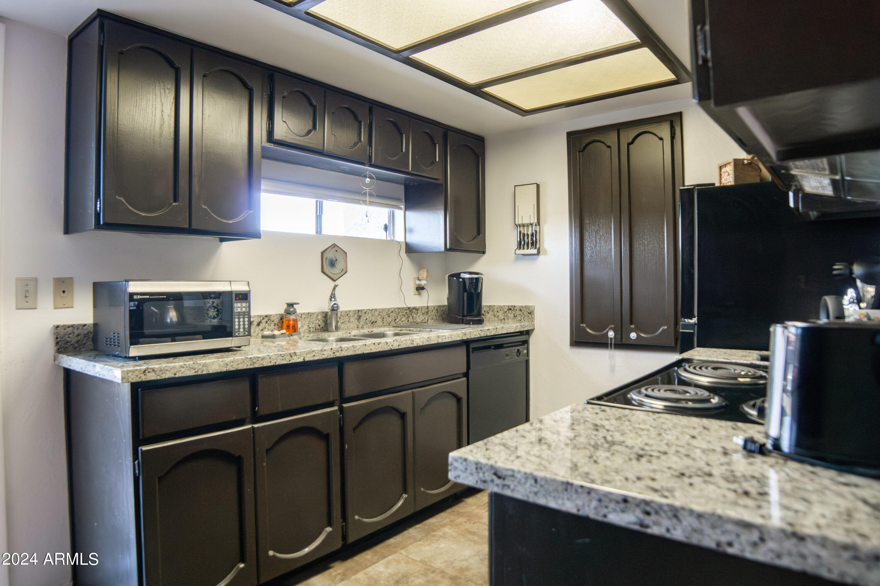 3301 E EARLL Drive, 128