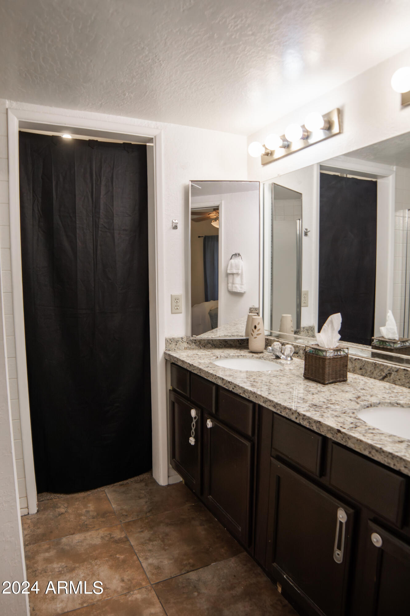 3301 E EARLL Drive, 128