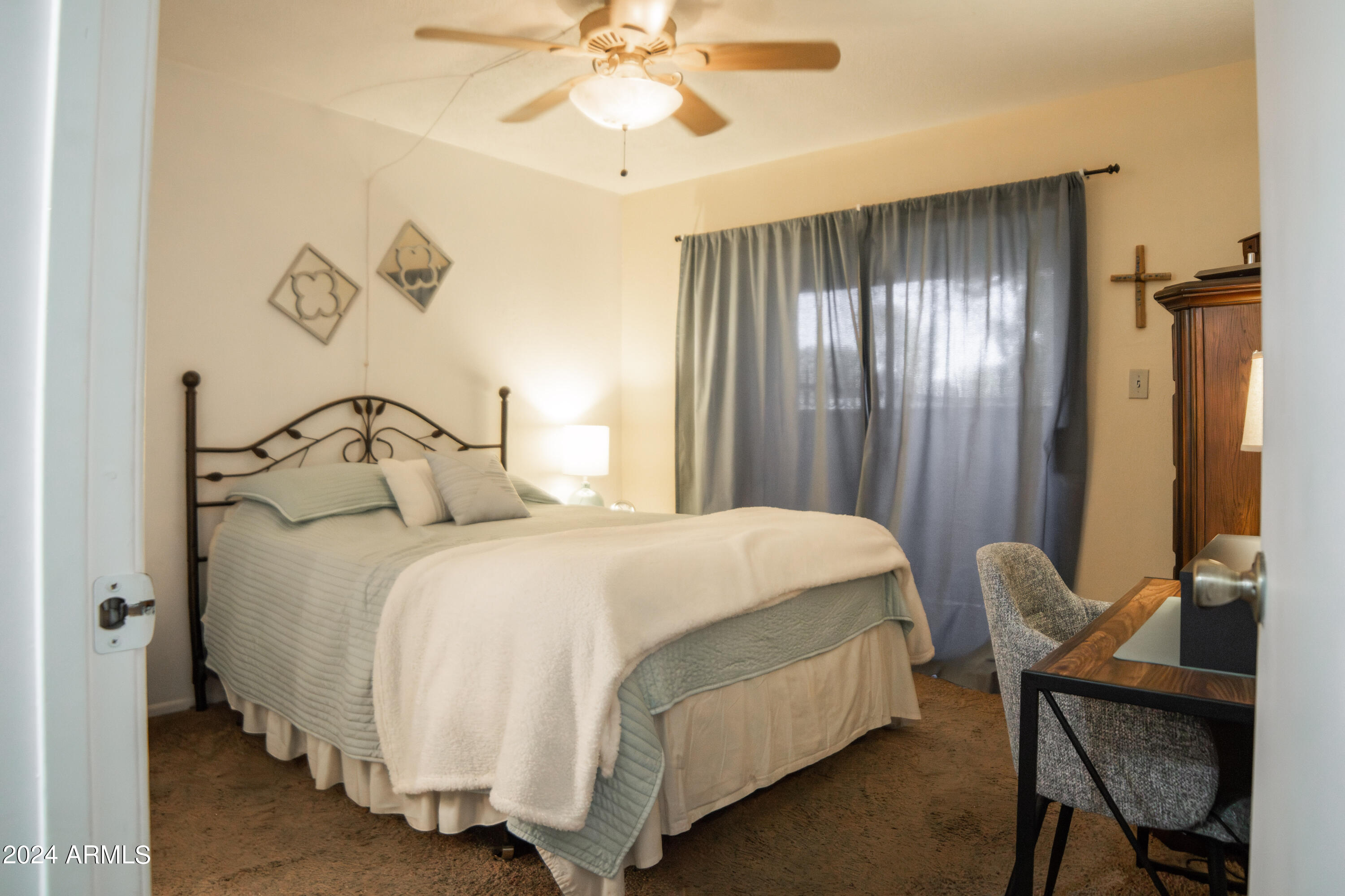 3301 E EARLL Drive, 128