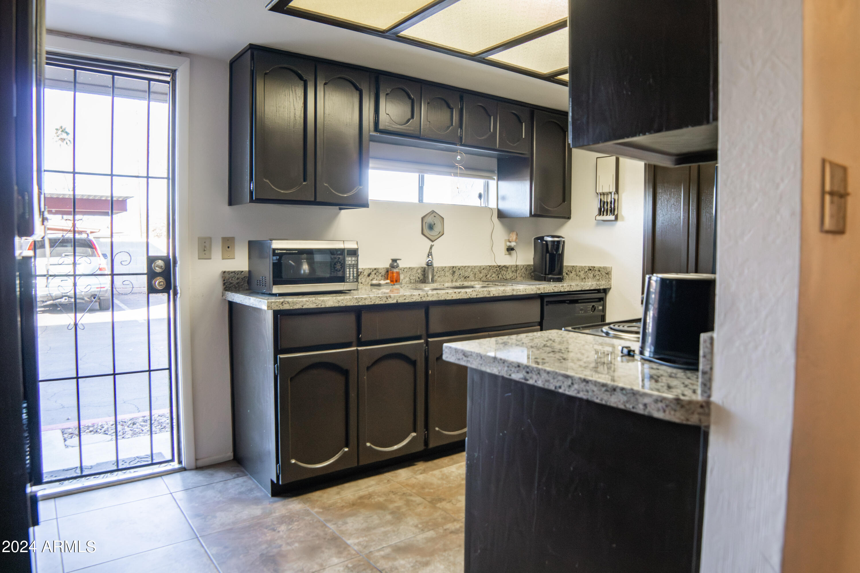 3301 E EARLL Drive, 128