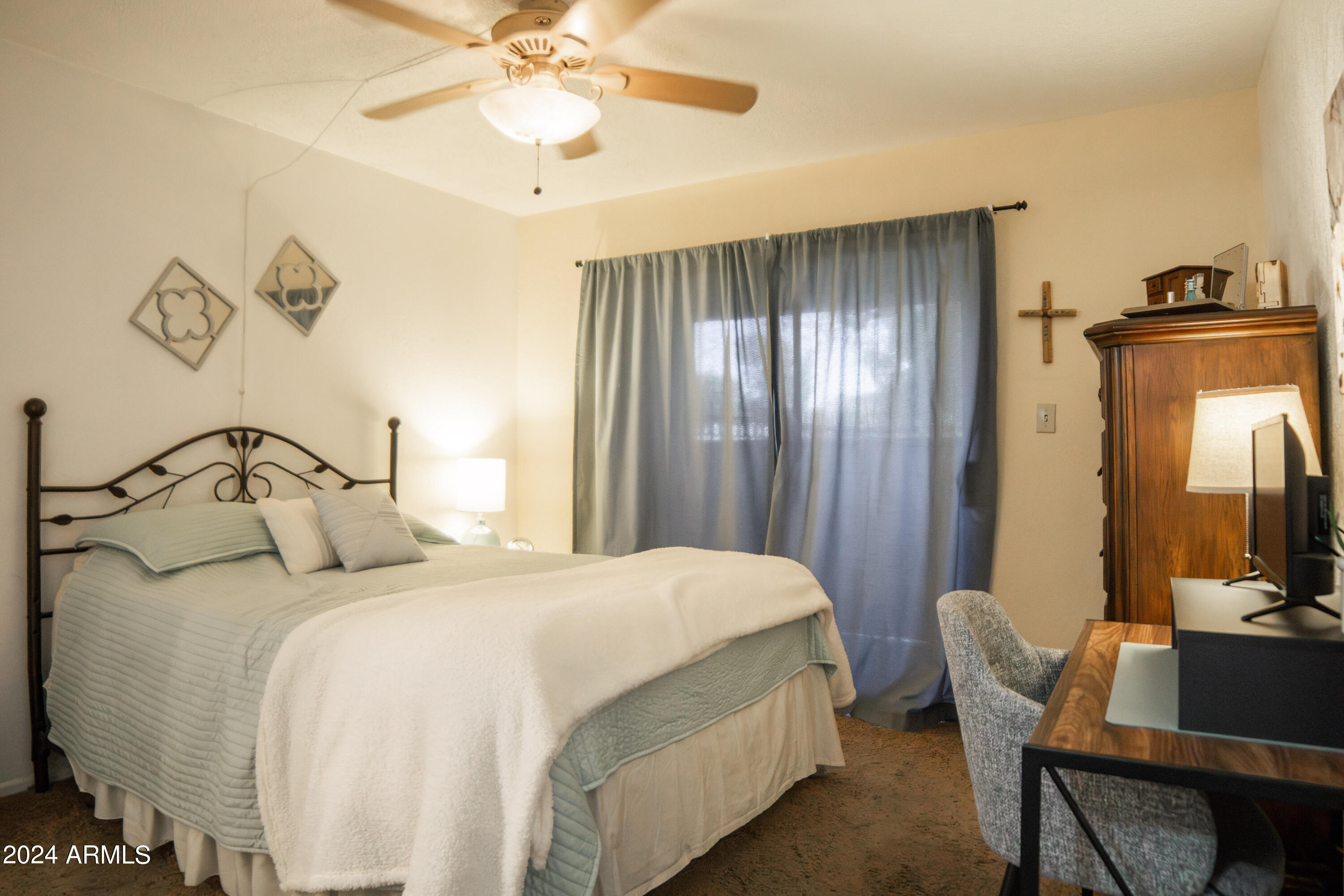 3301 E EARLL Drive, 128