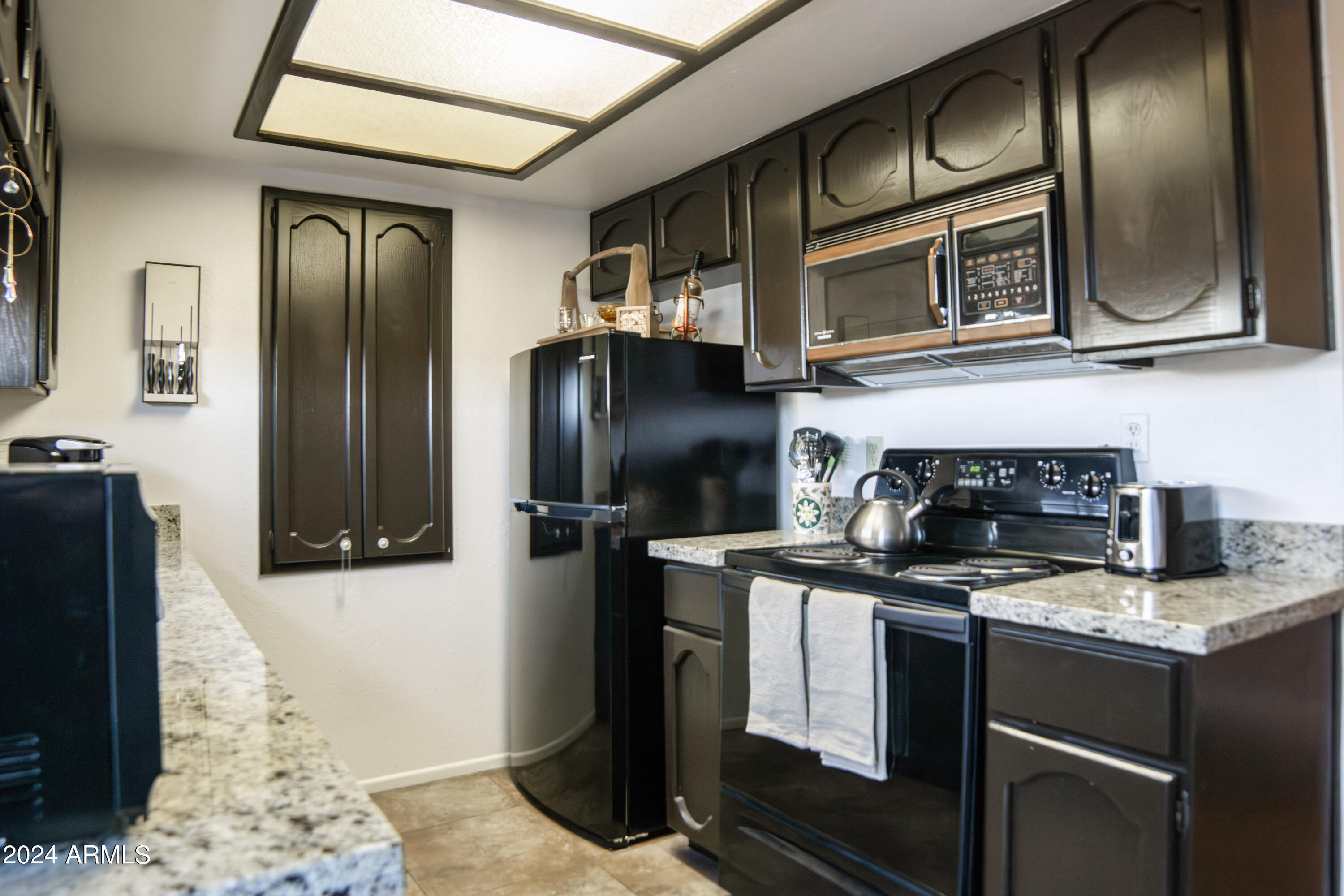 3301 E EARLL Drive, 128