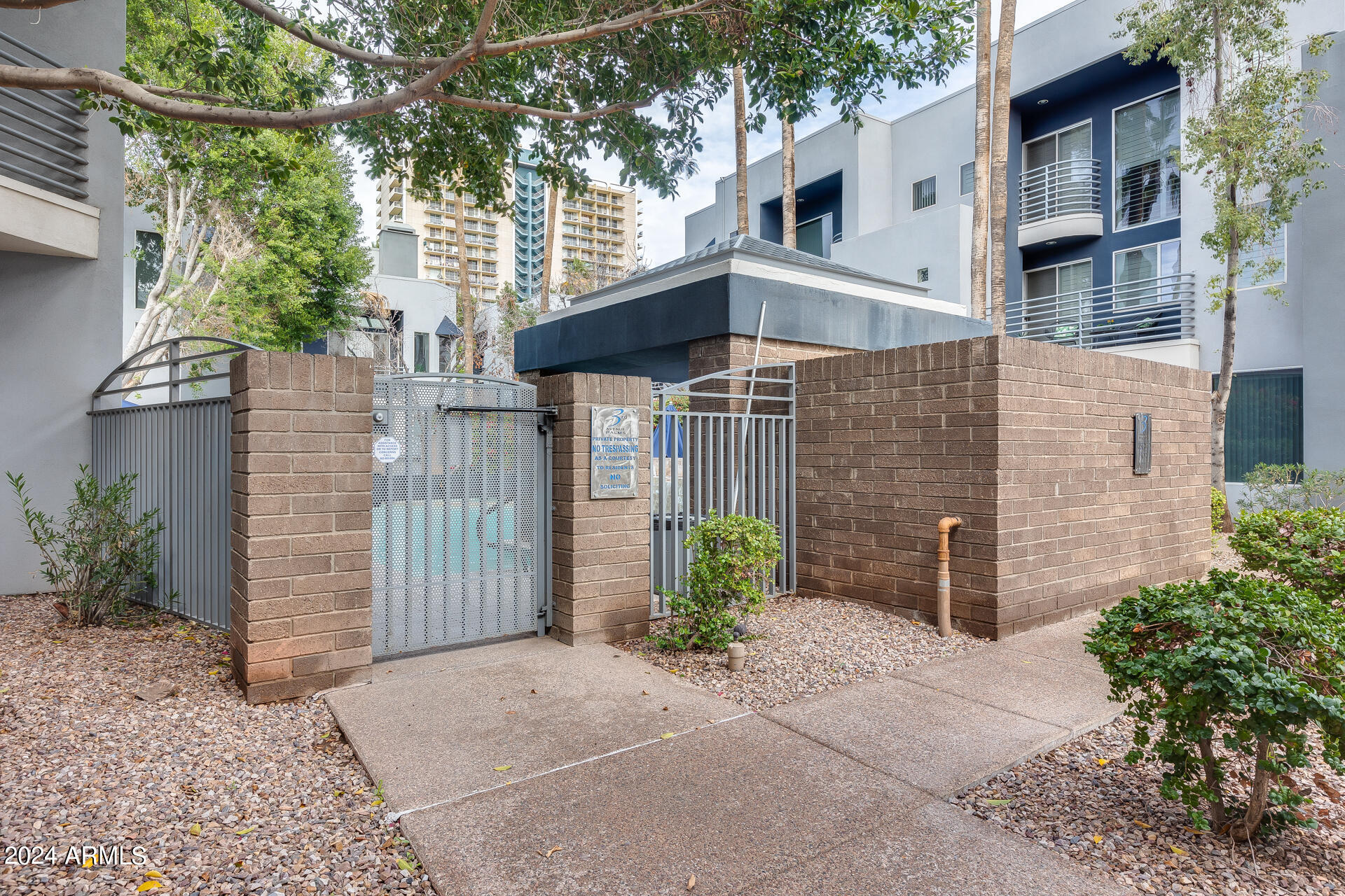 3633 N 3RD Avenue, 1027