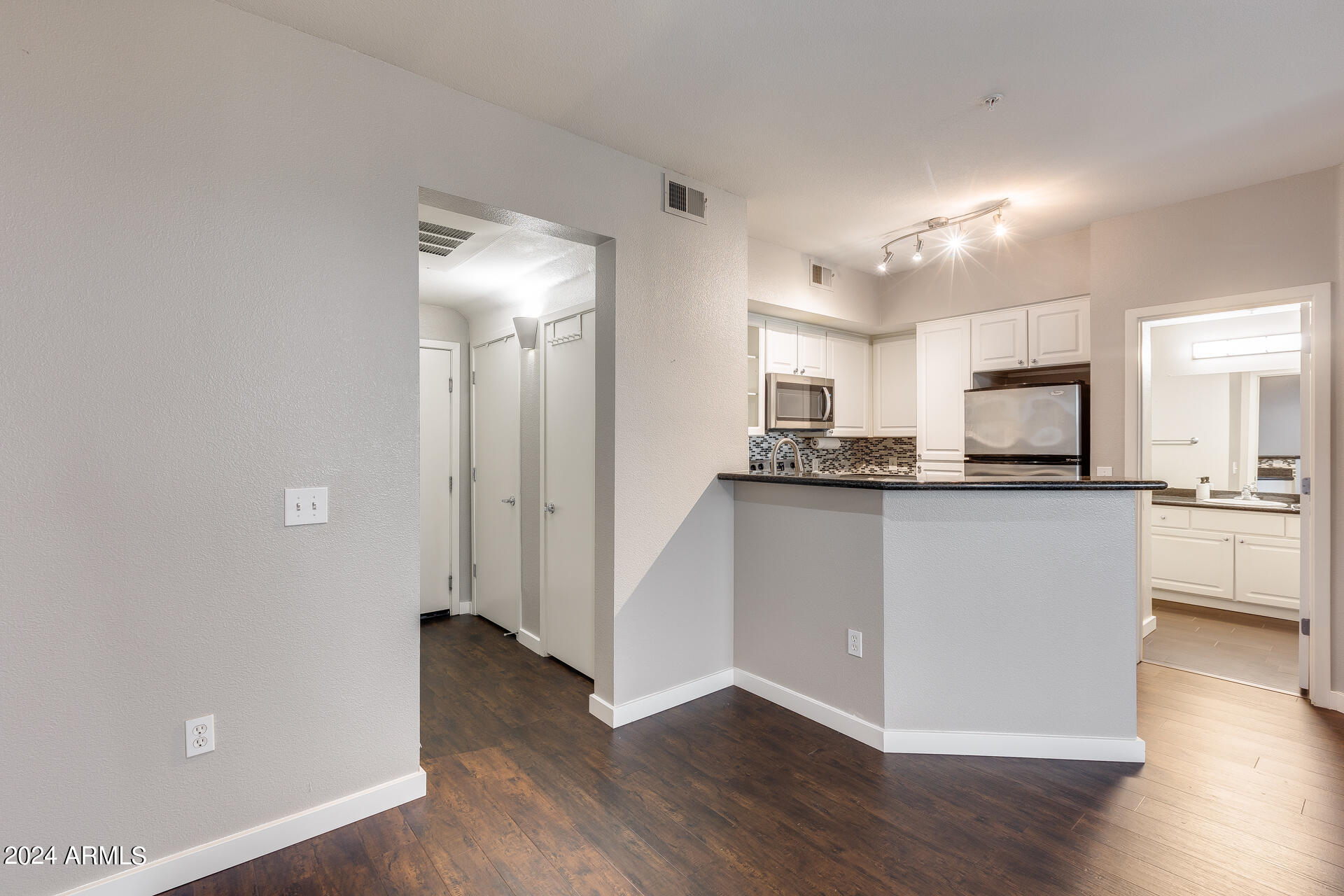 3633 N 3RD Avenue, 1027