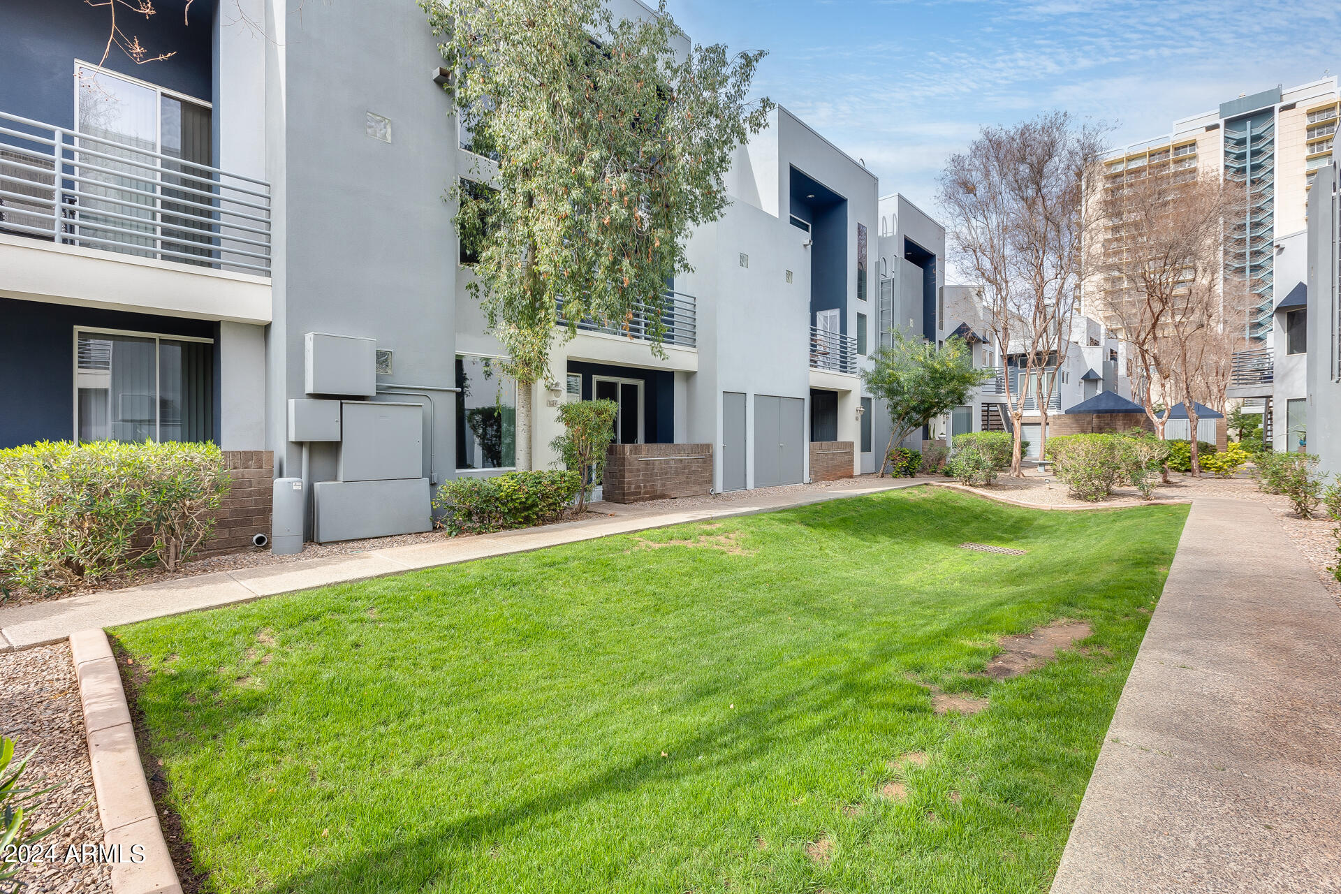 3633 N 3RD Avenue, 1027