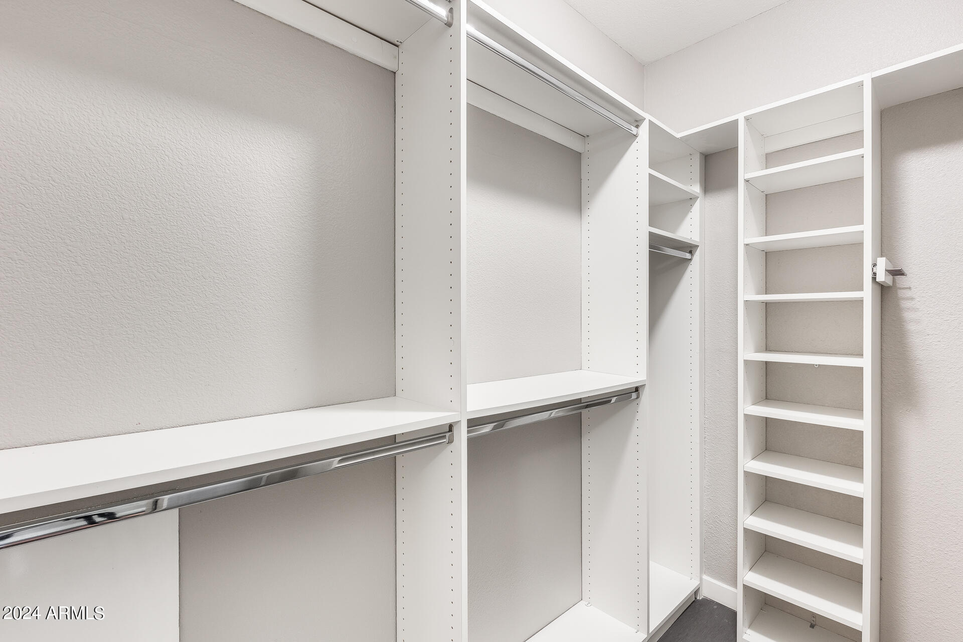 3633 N 3RD Avenue, 1027