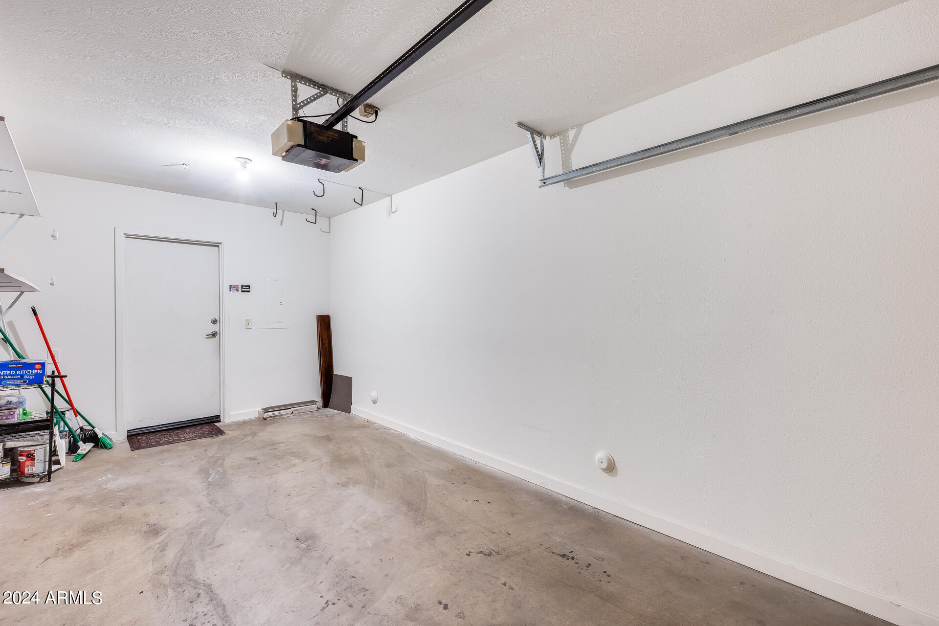 3633 N 3RD Avenue, 1027