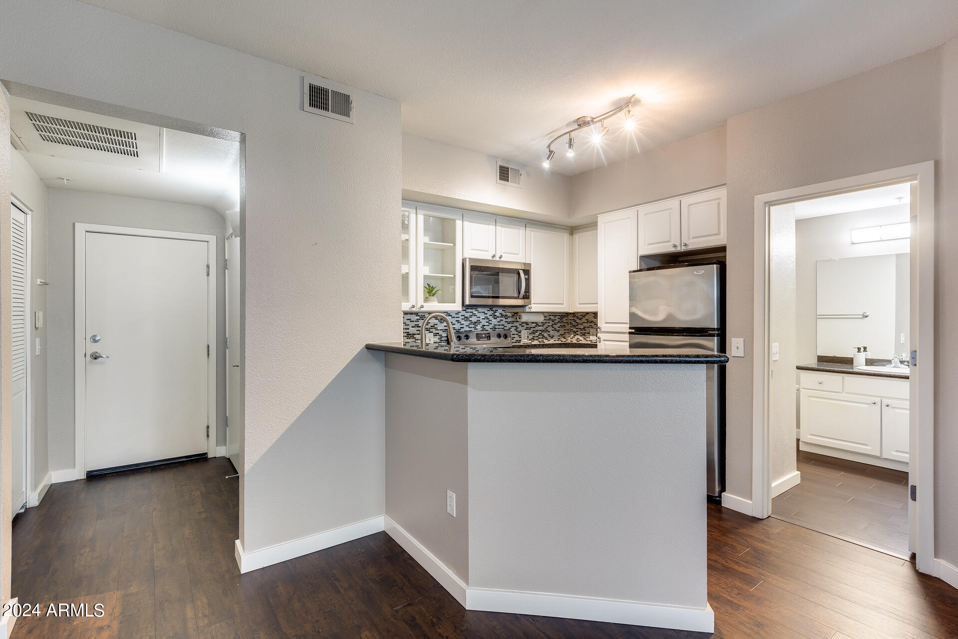 3633 N 3RD Avenue, 1027