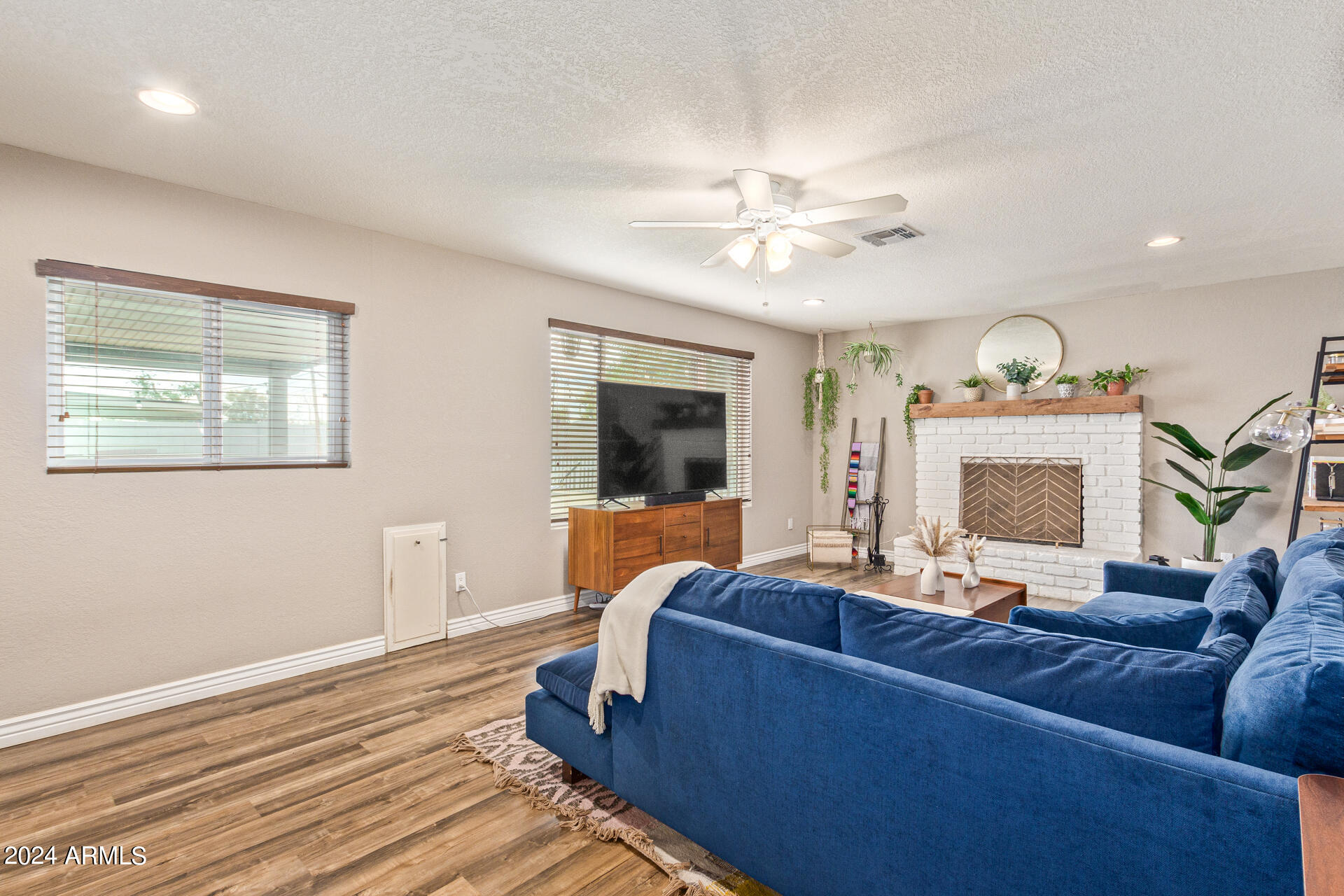 2007 W MONTEBELLO Avenue