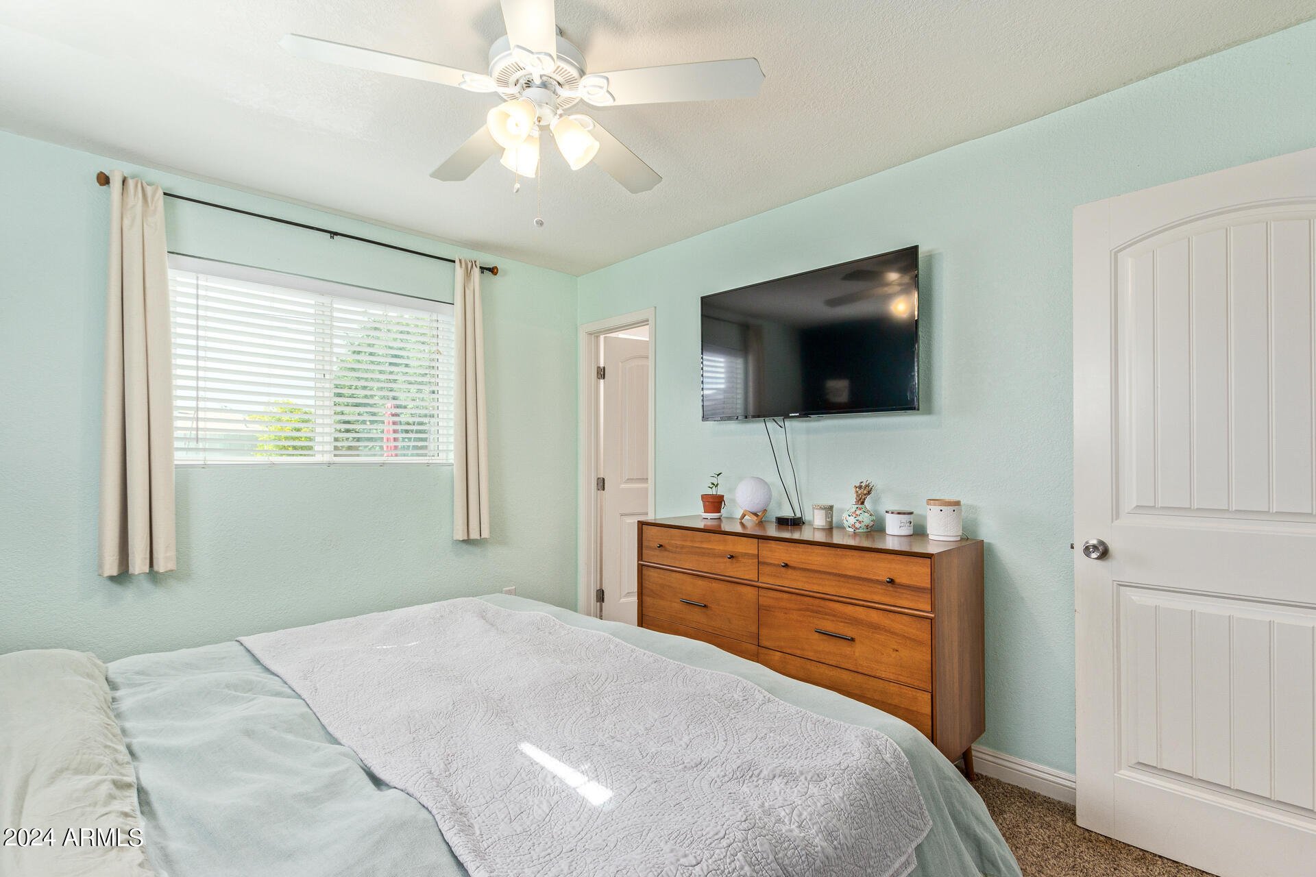 2007 W MONTEBELLO Avenue