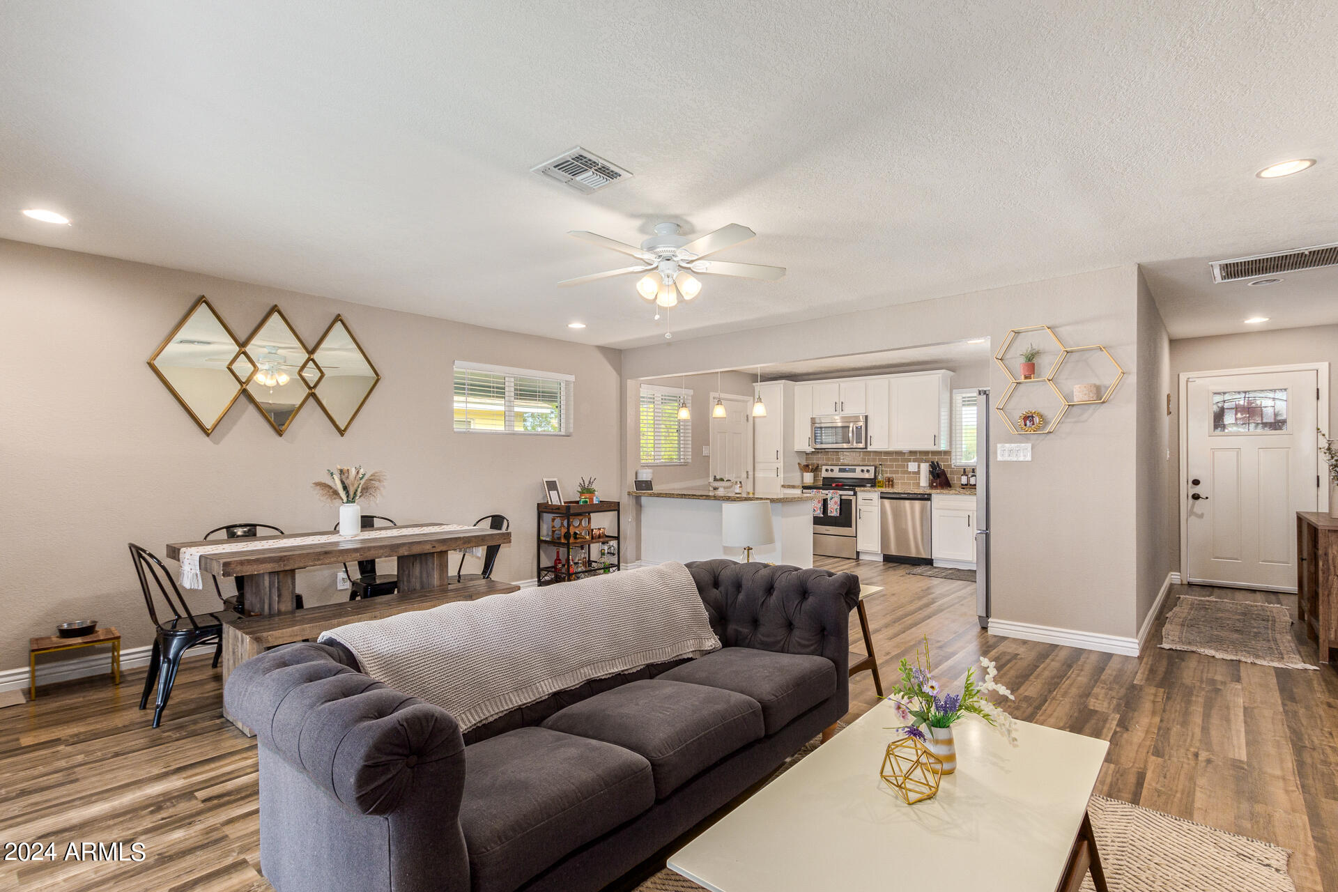 2007 W MONTEBELLO Avenue