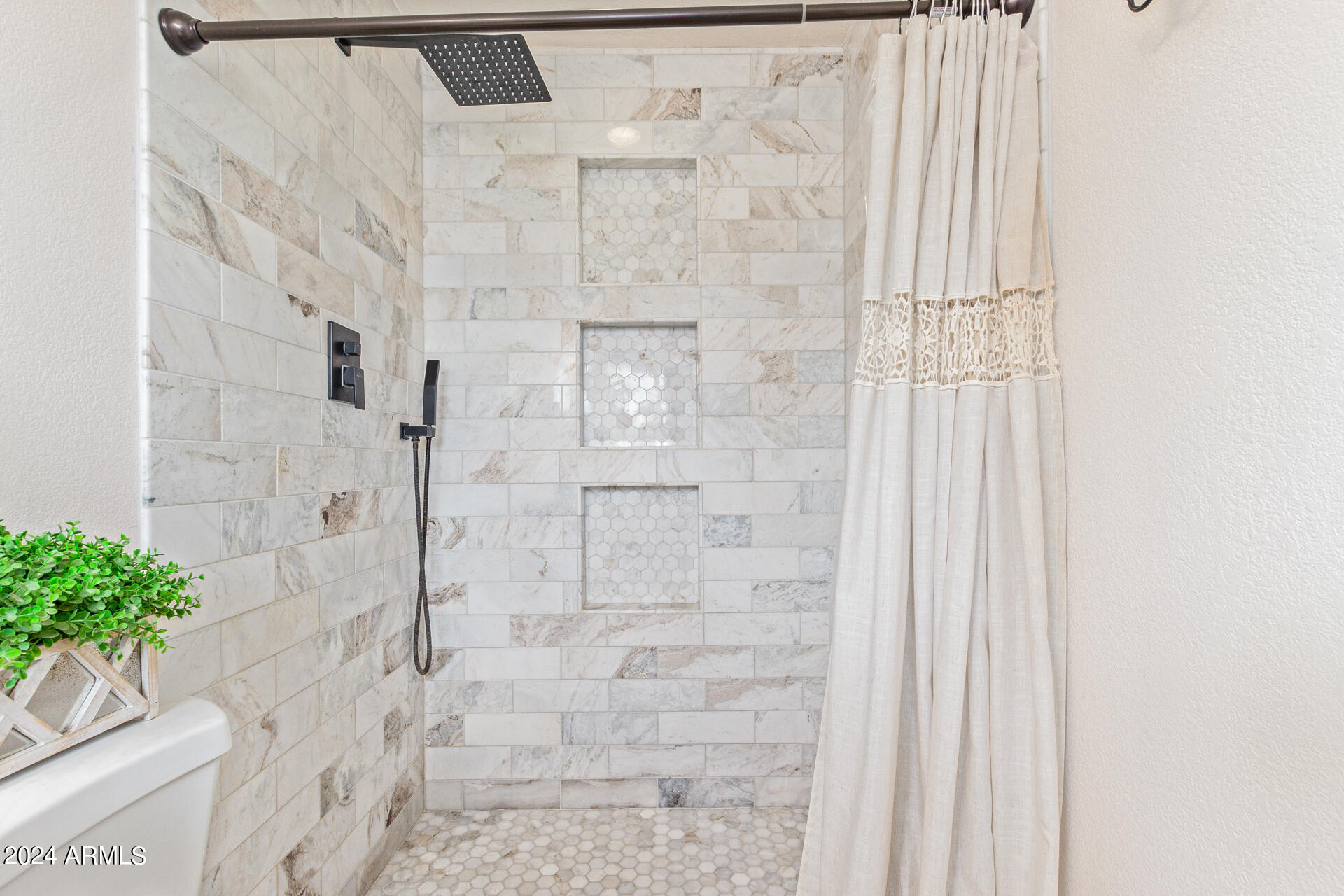 2007 W MONTEBELLO Avenue