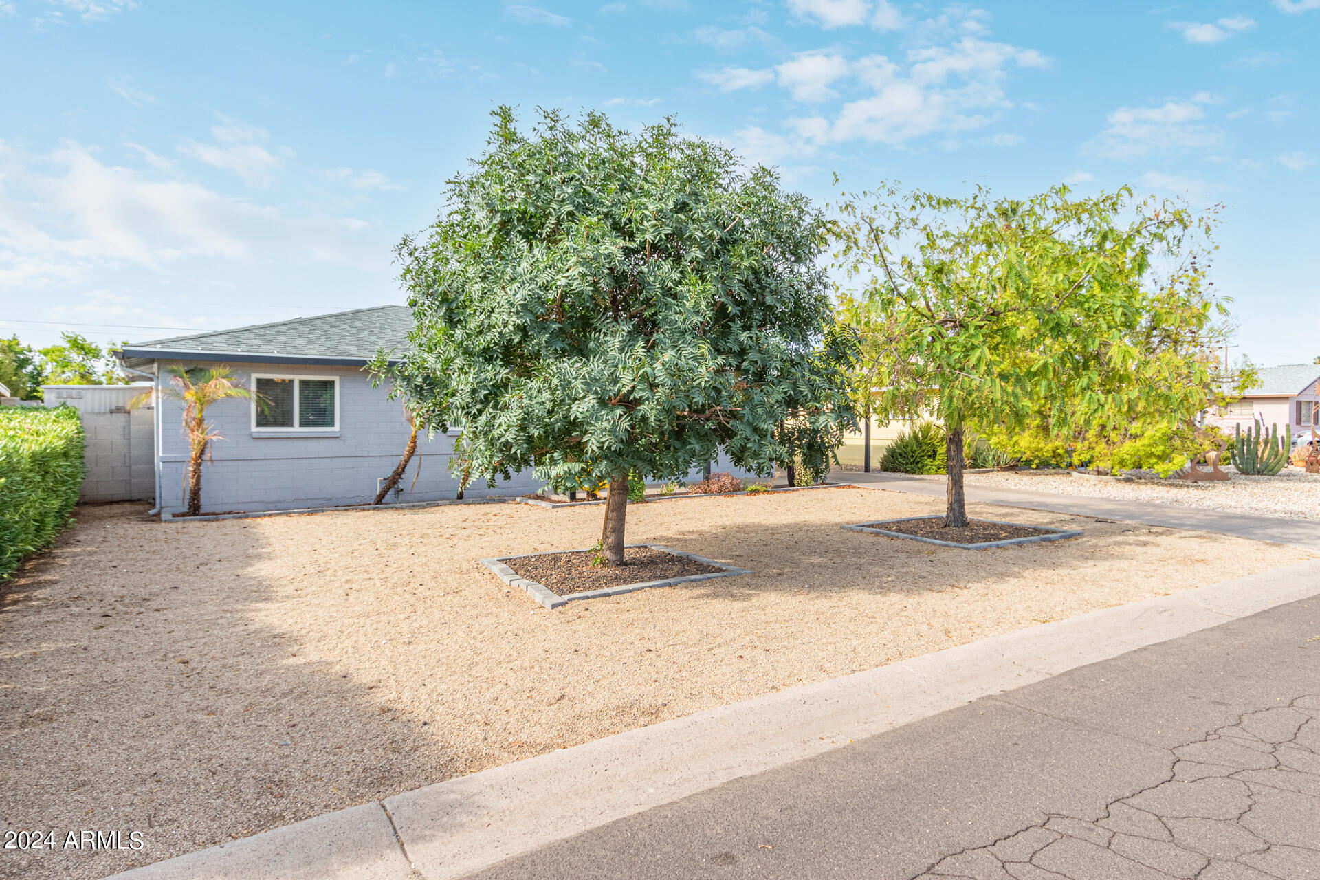 2007 W MONTEBELLO Avenue