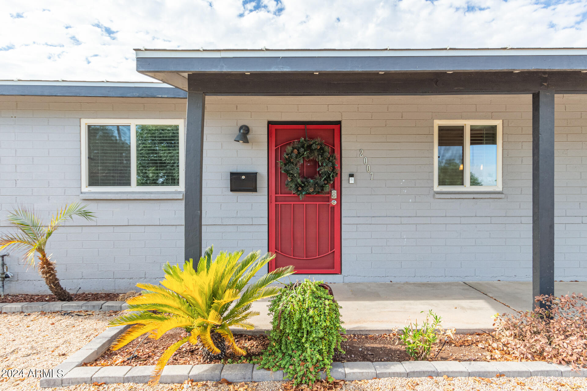 2007 W MONTEBELLO Avenue