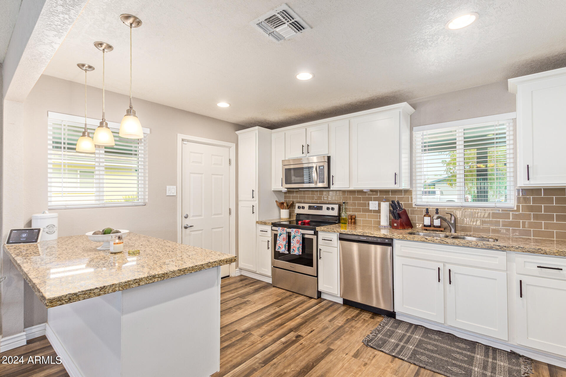 2007 W MONTEBELLO Avenue