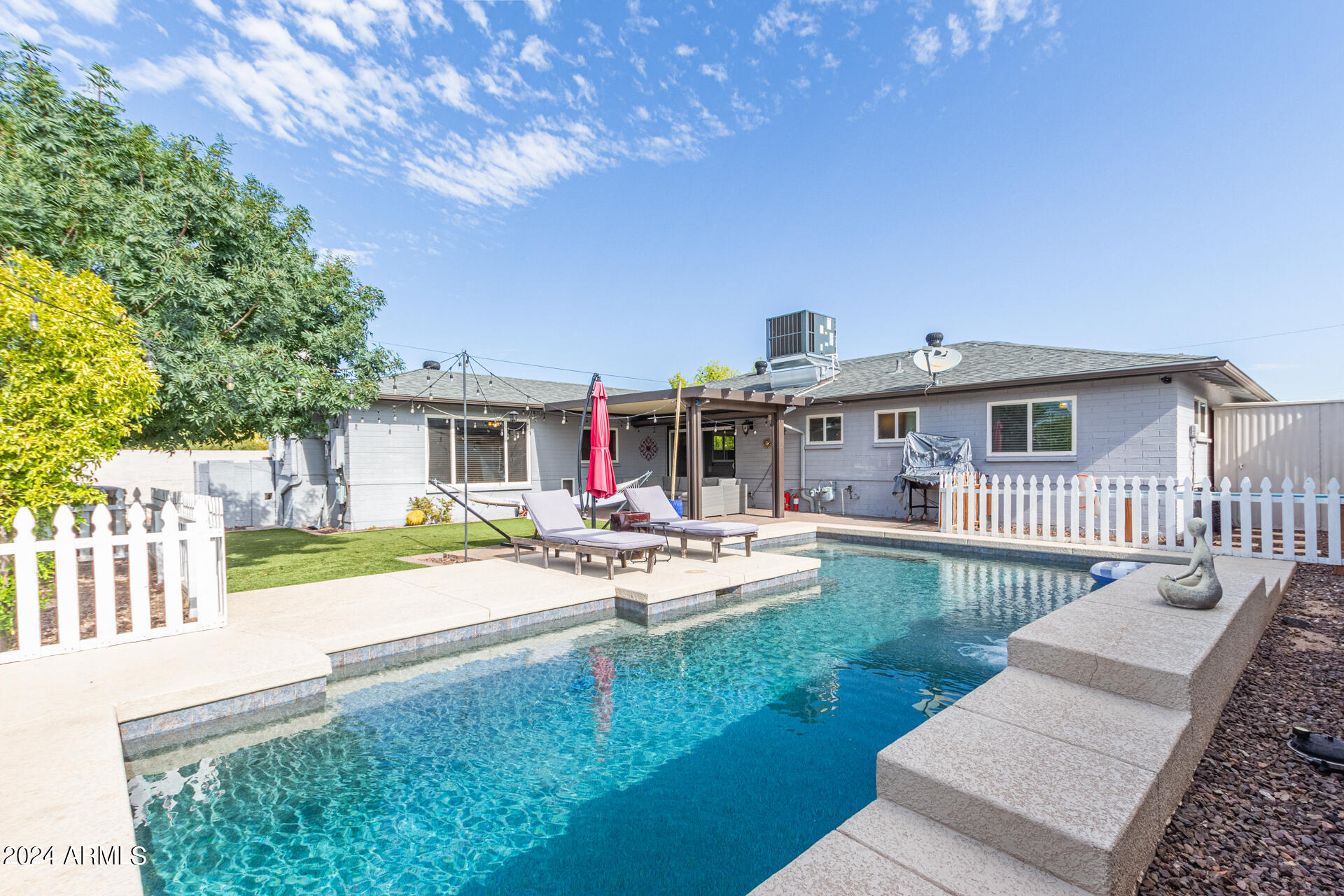 2007 W MONTEBELLO Avenue