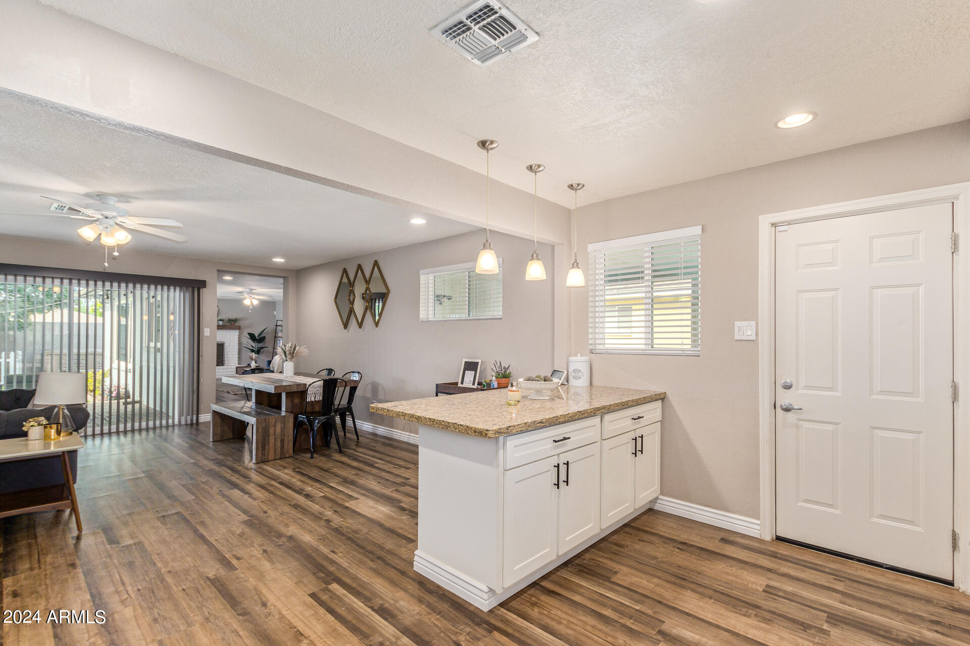 2007 W MONTEBELLO Avenue