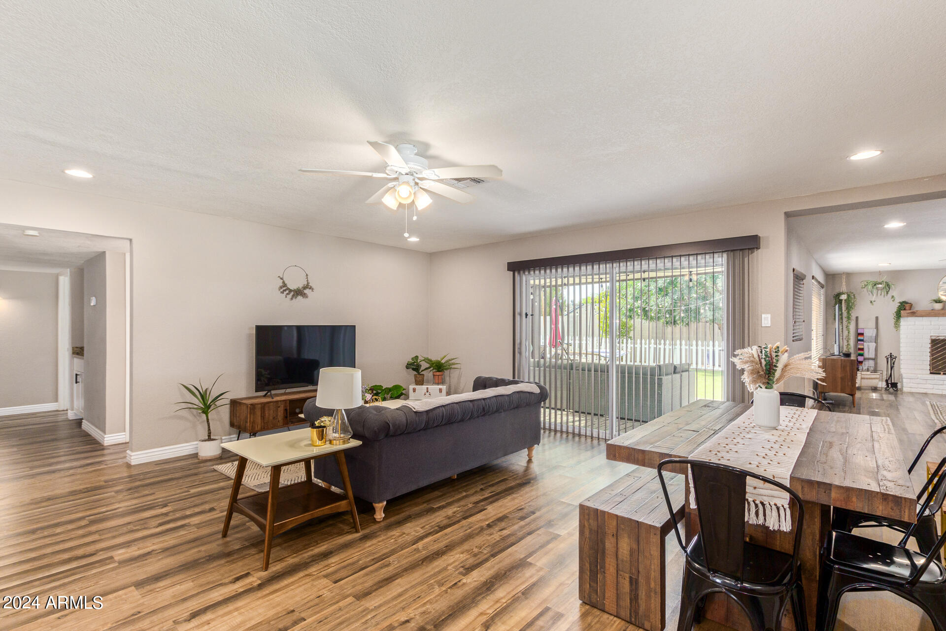 2007 W MONTEBELLO Avenue